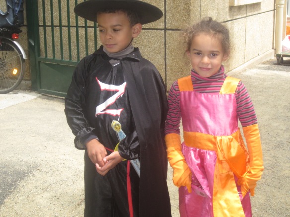 bravo au roi du carnaval avec son superbe costume de Zorro